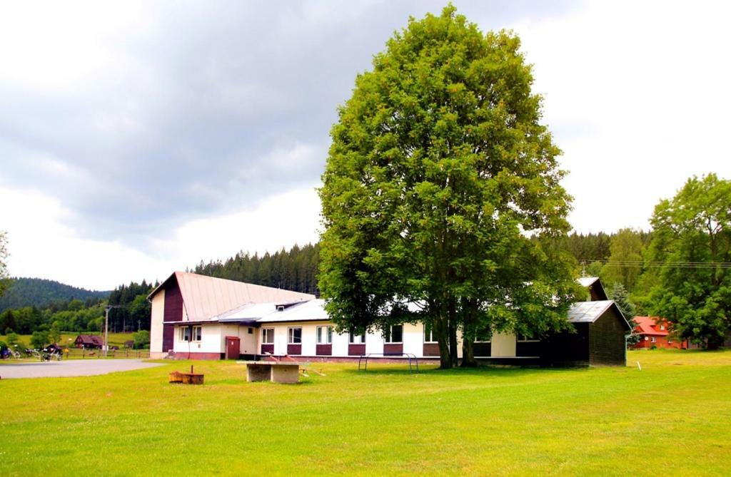 Pod Javorem Hotel Velké Karlovice Buitenkant foto