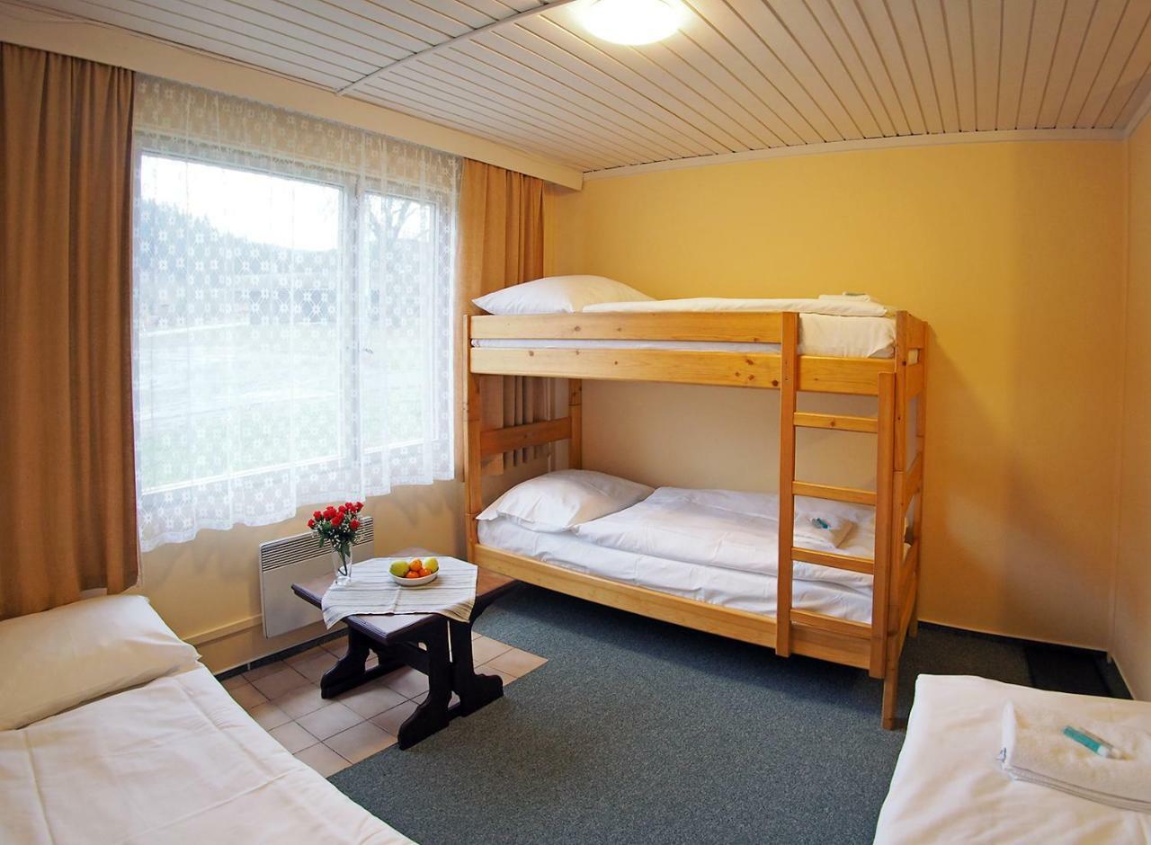 Pod Javorem Hotel Velké Karlovice Buitenkant foto