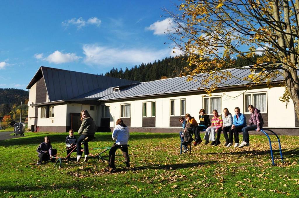 Pod Javorem Hotel Velké Karlovice Buitenkant foto
