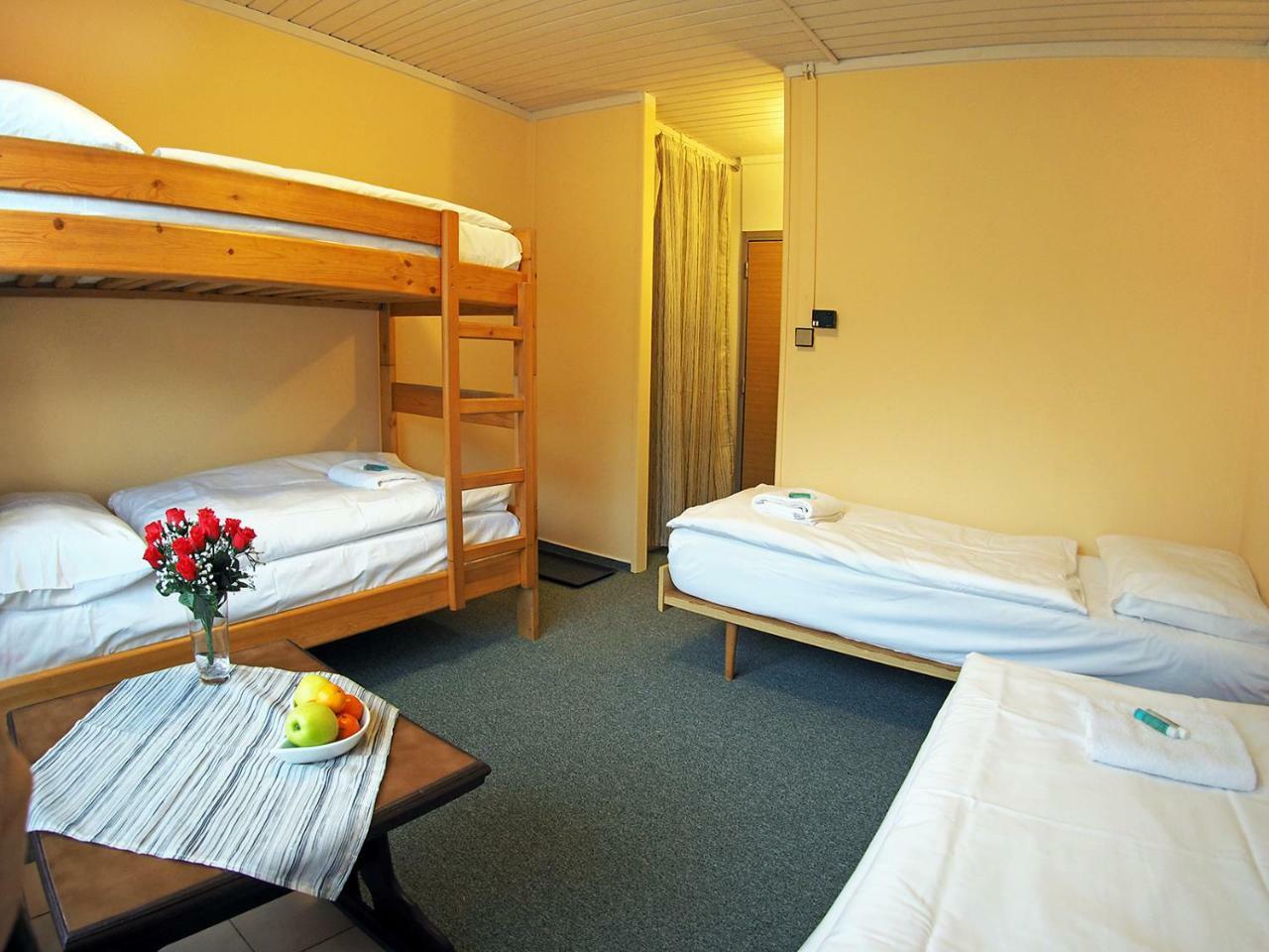 Pod Javorem Hotel Velké Karlovice Buitenkant foto